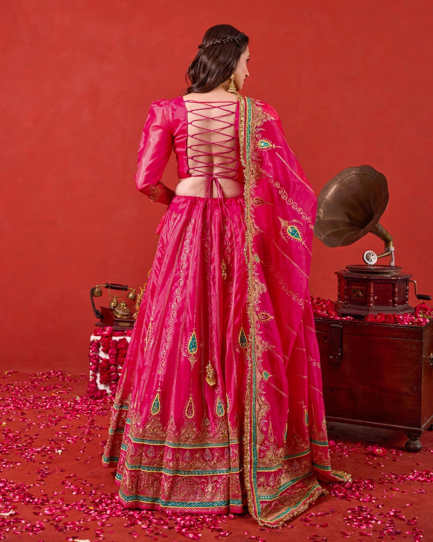 Nayaab Lehenga Set