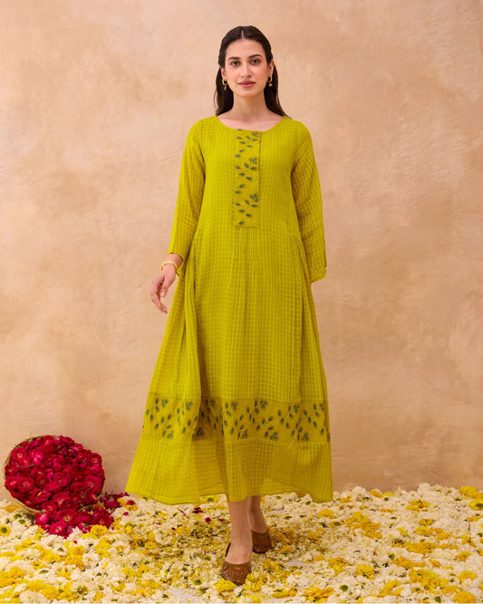 Sunlilt Meadow Dress